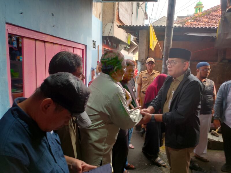 Wali Kota Jakarta Pusat Arifin melayat ke rumah duka almarhumah Nurhayati di Kelurahan Utan Panjang, Kecamatan Kemayoran, sebagai bentuk empati dan dukungan pemerintah kepada keluarga yang ditinggalkan, Selasa,(28/4/2026).