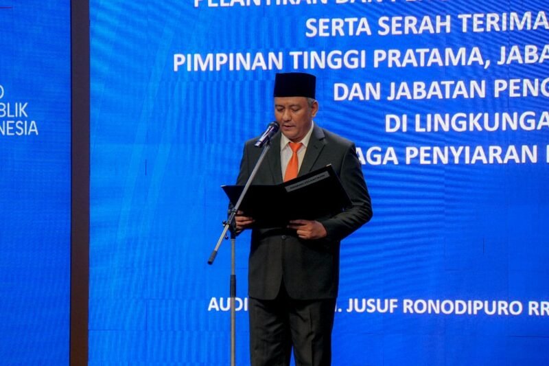 Foto: Direktur Utama Radio Republik Indonesia Hendrasmo memberikan sambutan saat pelantikan pejabat eselon II, III, dan IV di lingkungan RRI, Jakarta, Selasa (27/5/2026)