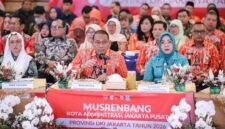 Foto: Wali Kota Administrasi Jakarta Pusat, Arifin, menyampaikan paparan saat Rapat Pleno Musyawarah Perencanaan Pembangunan (Musrenbang) Kota Administrasi Jakarta Pusat Tahun 2026 di Kantor Wali Kota Jakarta Pusat, Kamis (2/4/2026)