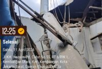 Foto Kondisi rumah kontrakan warga di Jalan KH Hasyim, Pondok Cabe No.55, RT 06/RW 01, Kembangan Utara, Jakarta Barat, yang mengalami kerusakan parah akibat robohnya tiang proyek menara telekomunikasi