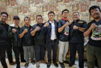 Foto: Camat Tambora Pangestu Aji (tengah) berfoto bersama jajaran pengurus GIBAS usai pertemuan silaturahmi di Jakarta Barat