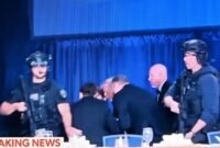 Foto: Aparat keamanan mengawal Presiden Amerika Serikat Donald Trump keluar dari lokasi jamuan White House Correspondents' Dinner di Washington, DC, Sabtu (25/4/26).