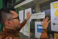 Lembaga Penjamin Simpanan mulai melakukan proses verifikasi data nasabah PT BPR Pembangunan Nagari per 1 April 2026. Langkah ini dilakukan setelah Otoritas Jasa Keuangan mencabut izin usaha bank tersebut melalui Keputusan Dewan Komisioner Nomor KEP-28/D.03/2026 tertanggal 31 Maret 2026.