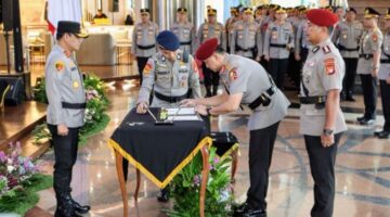 Foto: Polda Metro Jaya kembali melakukan penyegaran struktur kepemimpinan melalui serah terima jabatan (sertijab) tiga posisi strategis, Senin (6/4/2026). (Dok-Istimewa)