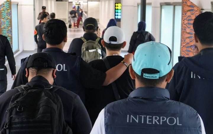Foto: Tim Set NCB Interpol Divhubinter Polri berhasil menangkap buronan kasus narkotika berinisial AFT di Penang pada Minggu (5/4/2026) pukul 13.44 waktu setempat. (Dok-Istimewa)