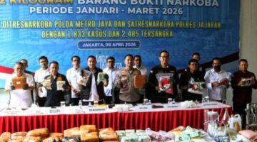 Foto: Konferensi pers yang dirangkaikan dengan pemusnahan barang bukti di halaman Gedung Direktorat Reserse Narkoba, Polda Metro Jaya, Rabu (8/4/2026). (Dok-Istimewa)
