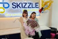 Foto: Shindy Samuel (kanan), Direktur Utama Skizzle Klinik, Penny Lisdaryanti (kiri). (Dok-Okj/Fhm)