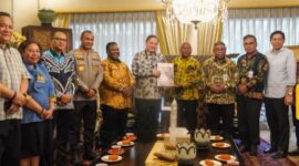 Pemerintah terus mendorong pengelolaan sumber daya alam yang berkelanjutan sebagai bagian dari strategi pertumbuhan ekonomi inklusif, sekaligus menjaga kelestarian lingkungan dan kepastian hukum.