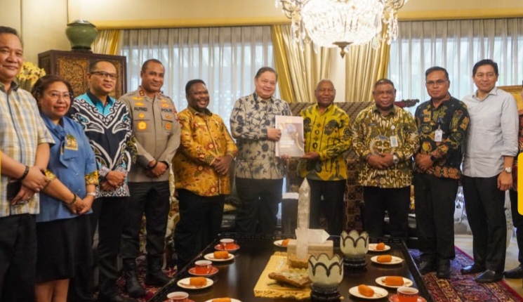 Pemerintah terus mendorong pengelolaan sumber daya alam yang berkelanjutan sebagai bagian dari strategi pertumbuhan ekonomi inklusif, sekaligus menjaga kelestarian lingkungan dan kepastian hukum.