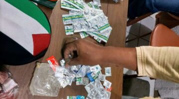 Foto: Jajaran Polsek Metro Gambir berhasil mengungkap dugaan praktik penjualan obat-obatan terlarang yang berkedok toko ikan hias di kawasan Jalan Abdul Muis, Petojo Selatan, Gambir, Jakarta Pusat, Kamis (16/4/2026). (Dok-Istimewa)
