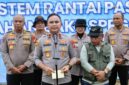 Foto: Wakil Kepala Kepolisian Daerah Metro Jaya (Wakapolda) Brigjen Pol Dekananto Eko Purwono, memimpin langsung penebaran benih ikan tahap kedua di kawasan tambak Muara Gembong, Kabupaten Bekasi, Sabtu (18/4/2026). (Dok-Istimewa)