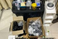 Foto: Direktorat Reserse Narkoba Polda Metro Jaya melalui Unit 2 Subdit 1 berhasil mengungkap praktik clandestine lab atau laboratorium gelap narkotika jenis tembakau sintetis di wilayah Salemba, Jakarta Pusat, Jumat (17/4/2026) malam. (Dok-Istimewa)