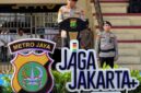 Foto: Kapolda Metro Jaya, Irjen Pol Asep Edi Suheri saat memimpin apel besar Satuan Brimob Polda Metro Jaya yang diikuti sebanyak 2.098 personel di Stadion Presisi Polda Metro Jaya, Senin (20/4/2026). (Dok-Istimewa)