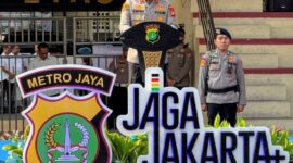 Foto: Kapolda Metro Jaya, Irjen Pol Asep Edi Suheri saat memimpin apel besar Satuan Brimob Polda Metro Jaya yang diikuti sebanyak 2.098 personel di Stadion Presisi Polda Metro Jaya, Senin (20/4/2026). (Dok-Istimewa)