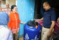 Foto: PAM Jaya distribusikan 100 toren air gratis di Koja, Jakarta Utara. (Dok-PAM Jaya)