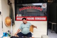 Foto: Uda atau Papa Ara, 
pemilik rumah makan 