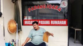 Foto: Uda atau Papa Ara, 
pemilik rumah makan 