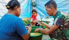 Foto: Para mama-mama Papua yang mengambil peran penting di dapur umum guna mendukung operasional Satgas TMMD, Sabtu (25/4/2026). (Dok-Istimewa)