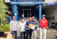 Foto: Para Korban Penipuan saat datangin SPKT Polda Metro Jaya didampingi Kuasa hukum Ade Eka Putra, S.H., (Dok-okj/FN)