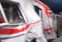 Foto: Gerbong KRL Ringsek Usai Ditabrak KA Jarak Jauh di Bekasi Timur.