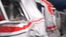 Foto: Gerbong KRL Ringsek Usai Ditabrak KA Jarak Jauh di Bekasi Timur.