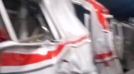 Foto: Gerbong KRL Ringsek Usai Ditabrak KA Jarak Jauh di Bekasi Timur.