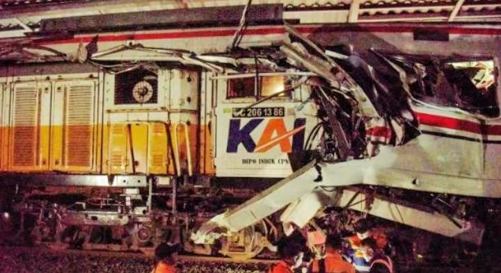 Foto: Kecelakaan kereta yang melibatkan KA Argo Bromo Anggrek dan KRL Commuter Line di Stasiun Bekasi Timur, Senin (27/4/2026) malam. (Dok-Istimewa)