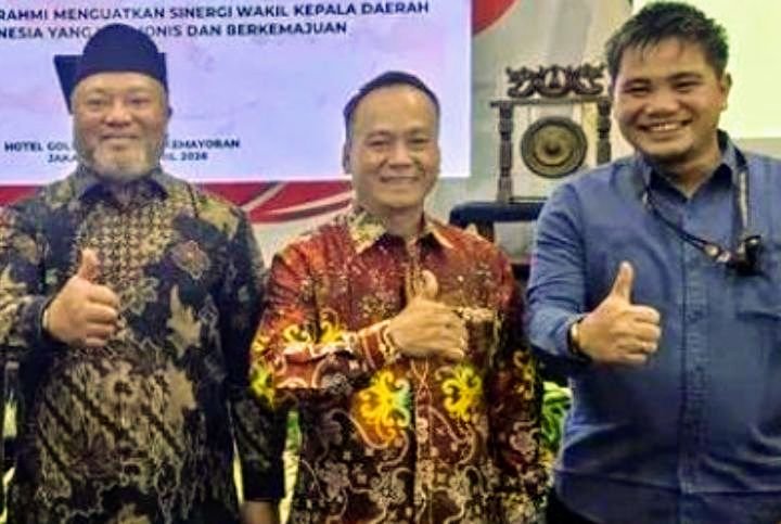 Foto: (tengah) Kilat, AMd., Wakil Bupati Bulungan, Kalimantan Utara. (Dok-Istimewa)