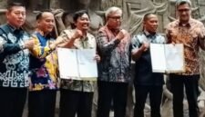 Foto: Bupati Bulungan, Syarwani, S.Pd., M.Si., (kedua-kanan), Wakil Bupati Kilat, A.Md., (kedua-kiri). (Dok-okj/fn)