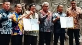 Foto: Bupati Bulungan, Syarwani, S.Pd., M.Si., (kedua-kanan), Wakil Bupati Kilat, A.Md., (kedua-kiri). (Dok-okj/fn)