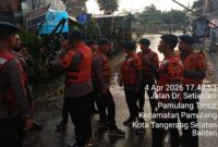 Banjir kembali merendam kawasan Bukit Pamulang Indah (BPI), Pamulang, Kota Tangerang Selatan, Sabtu (4/4), usai hujan deras mengguyur wilayah tersebut sejak siang hingga malam hari.