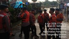 Banjir kembali merendam kawasan Bukit Pamulang Indah (BPI), Pamulang, Kota Tangerang Selatan, Sabtu (4/4), usai hujan deras mengguyur wilayah tersebut sejak siang hingga malam hari.