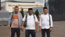 JAKARTA | Kontroversi perkara dugaan kriminalisasi yang menimpa Rahmadi terus bergulir dan memantik perhatian publik. Kali ini, tiga organisasi yang tergabung dalam Himmah Legal Movement (HLM), Dewan Pimpinan Pusat Gerakan Rakyat Anti Diskriminasi (DPP GARANSI), serta Aliansi Mahasiswa dan Pemuda Peduli Hukum (AMPPUH), menyuarakan tuntutan keras agar oknum yang diduga terlibat, yakni Kompol DK dan rekan-rekannya, segera dipanggil dan diperiksa secara hukum atas dugaan tindak kekerasan dan rekayasa perkara.