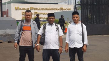 JAKARTA | Kontroversi perkara dugaan kriminalisasi yang menimpa Rahmadi terus bergulir dan memantik perhatian publik. Kali ini, tiga organisasi yang tergabung dalam Himmah Legal Movement (HLM), Dewan Pimpinan Pusat Gerakan Rakyat Anti Diskriminasi (DPP GARANSI), serta Aliansi Mahasiswa dan Pemuda Peduli Hukum (AMPPUH), menyuarakan tuntutan keras agar oknum yang diduga terlibat, yakni Kompol DK dan rekan-rekannya, segera dipanggil dan diperiksa secara hukum atas dugaan tindak kekerasan dan rekayasa perkara.