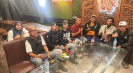 Foto: Sejumlah pengurus dan anggota Jembatan Kemajuan Bangsa (JKB) melakukan pertemuan dan gladi bersih di kawasan Ropang Taman Punggawa, Penjaringan, Jakarta Utara, Kamis (2/4/2026)