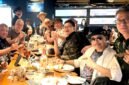 Foto: Suasana hangat dan penuh keakraban terlihat dalam pertemuan komunitas pecinta cerutu di sebuah lounge di Jakarta. Sejumlah peserta tampak menikmati cerutu sambil berbincang santai dan mencicipi minuman,