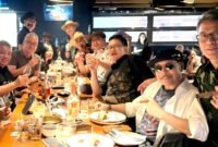 Foto: Suasana hangat dan penuh keakraban terlihat dalam pertemuan komunitas pecinta cerutu di sebuah lounge di Jakarta. Sejumlah peserta tampak menikmati cerutu sambil berbincang santai dan mencicipi minuman,