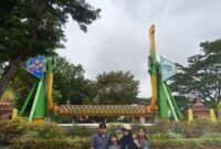 Foto: Keceriaan keluarga saat berlibur di kawasan Dunia Fantasi (Dufan), Ancol, Jakarta, Senin (4/5/2026).