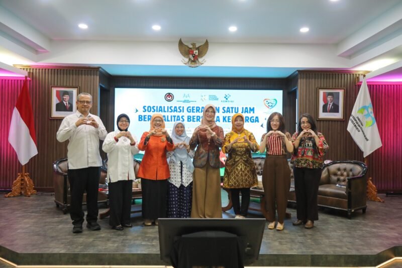 Kementerian Koordinator Bidang Pembangunan Manusia dan Kebudayaan (Kemenko PMK) mendorong penguatan kolaborasi lintas sektor dalam mengakselerasi Gerakan Satu Jam Berkualitas Bersama Keluarga (SatuJamKu) guna memperkuat peran keluarga di tengah tantangan era digital.