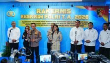 Kapolri Jenderal Polisi Listyo Sigit Prabowo menginstruksikan seluruh jajaran reserse kriminal (reskrim) se-Indonesia untuk menciptakan rasa aman dan menghadirkan keadilan bagi masyarakat melalui penegakan hukum yang profesional.
