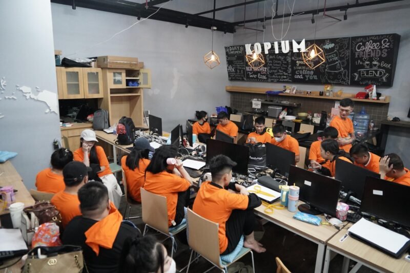 Direktorat Jenderal Imigrasi mendalami dugaan tindak pidana keimigrasian yang dilakukan 320 warga negara asing (WNA) terduga sindikat judi online internasional hasil pengungkapan kasus di kawasan Hayam Wuruk, Jakarta Barat.