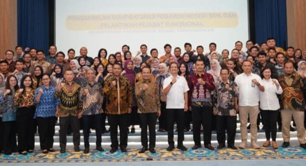 Kementerian Koordinator Bidang Perekonomian melantik sebanyak 70 Calon Pegawai Negeri Sipil (CPNS) Tahun Anggaran 2025 menjadi Pegawai Negeri Sipil (PNS). Dari jumlah tersebut, 18 orang di antaranya turut dilantik sebagai Pejabat Fungsional.
