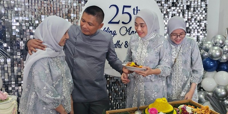 Foto: Suasana Akrab Warnai Syukuran Pernikahan Perak Marsekal Muda Budhi Achmadi