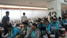 Kantor Imigrasi Kelas I Khusus TPI Surabaya mencatat sebanyak 37.179 calon jemaah haji Indonesia telah diberangkatkan menuju Arab Saudi melalui Embarkasi Surabaya hingga 18 Mei 2026.