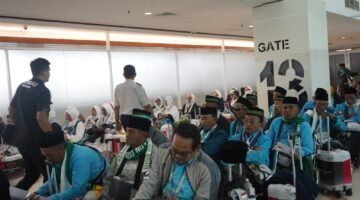 Kantor Imigrasi Kelas I Khusus TPI Surabaya mencatat sebanyak 37.179 calon jemaah haji Indonesia telah diberangkatkan menuju Arab Saudi melalui Embarkasi Surabaya hingga 18 Mei 2026.
