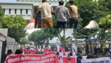 Setelah melakukan aksi di Pengadilan Tinggi Medan Para massa aksi yang tergabung dalam aliansi millenial, warga, dan konsumen perumahan pondok alam mendatangi gedung mahkamah agung di jakarta tujuan dan tuntutan nya sama yaitu untuk meminta keadilan dan kepastian hukum,