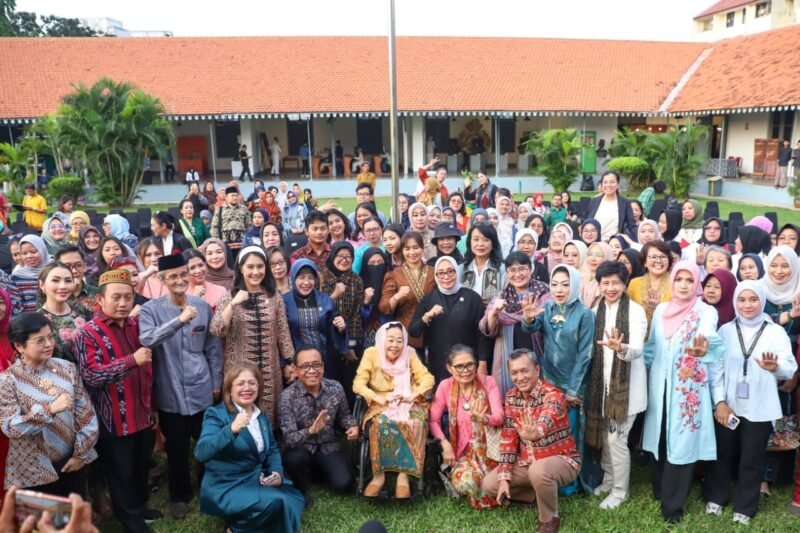 Menteri Koordinator Bidang Pembangunan Manusia dan Kebudayaan (Menko PMK) Pratikno mengajak seluruh elemen masyarakat memperkuat gerakan kolektif dalam mencegah kekerasan terhadap perempuan dan anak.