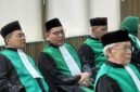 Foto: Sejumlah hakim tinggi dan pejabat peradilan agama mengenakan toga hijau khas peradilan agama saat menghadiri prosesi pelantikan dan pengambilan sumpah jabatan di lingkungan Pengadilan Tinggi Agama (PTA) Jakarta, Rabu (20/5/2026).