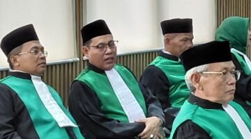 Foto: Sejumlah hakim tinggi dan pejabat peradilan agama mengenakan toga hijau khas peradilan agama saat menghadiri prosesi pelantikan dan pengambilan sumpah jabatan di lingkungan Pengadilan Tinggi Agama (PTA) Jakarta, Rabu (20/5/2026).