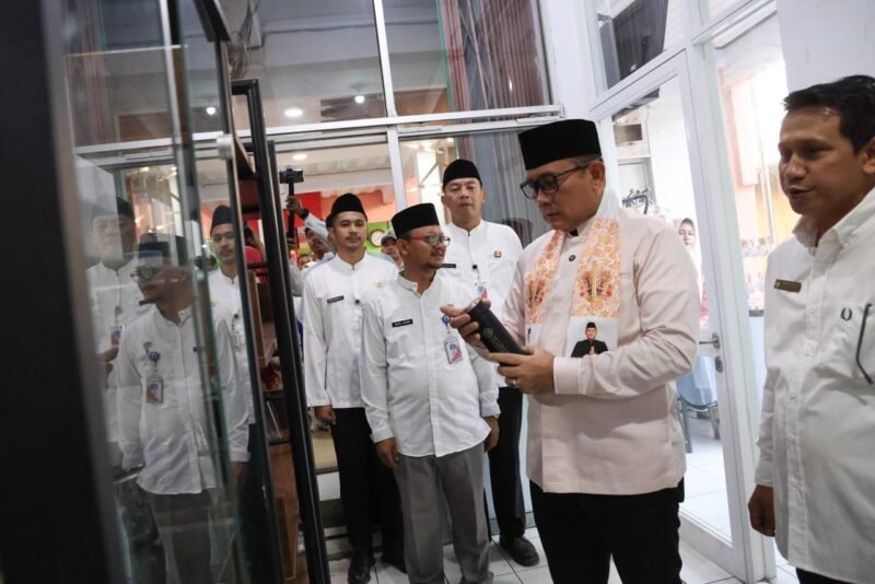 Wali Kota Jakarta Pusat, Arifin meninjau pelaksanaan program sekolah swasta gratis dengan mengunjungi Sekolah YP IPPI yang berlokasi di Jalan Petojo Barat IV No.24, RT 4/RW 4, Petojo Utara, Kecamatan Gambir, Jakarta Pusat, pada Jumat, (22/5/2026).
